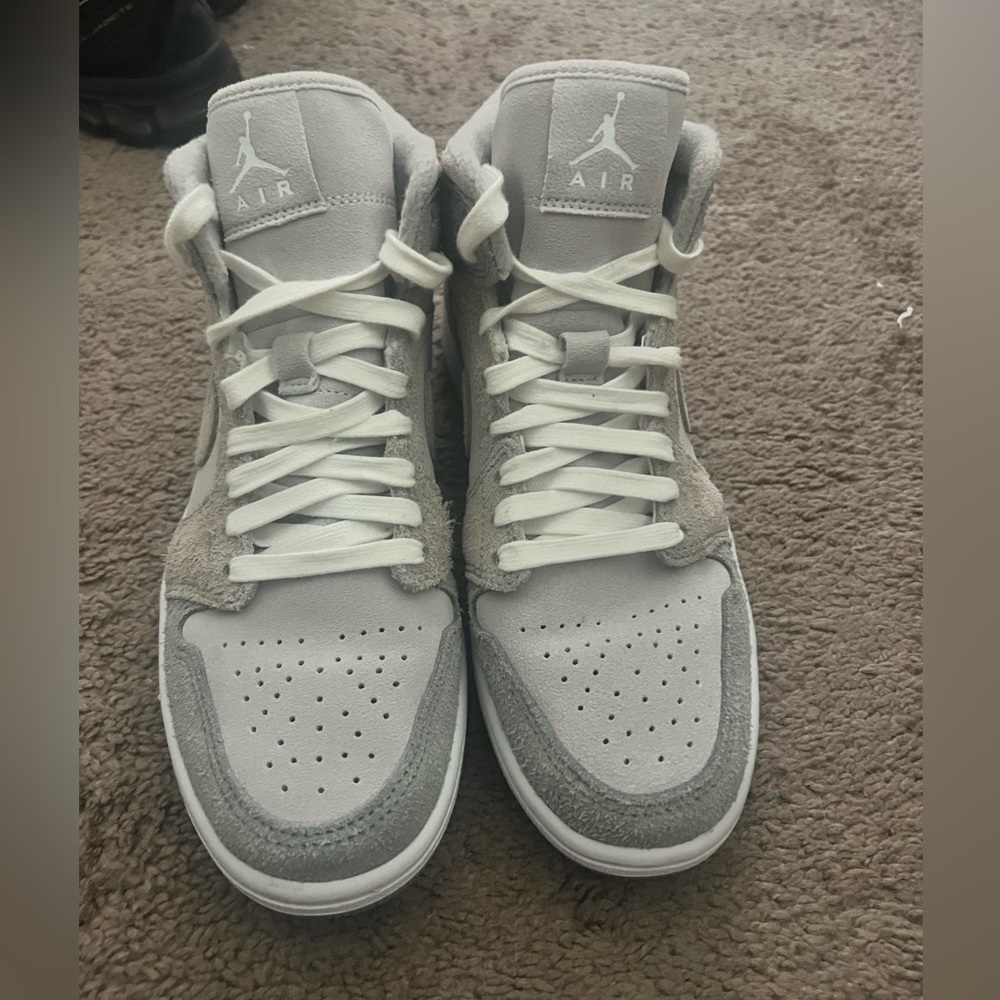 Women’s air jordan mid
